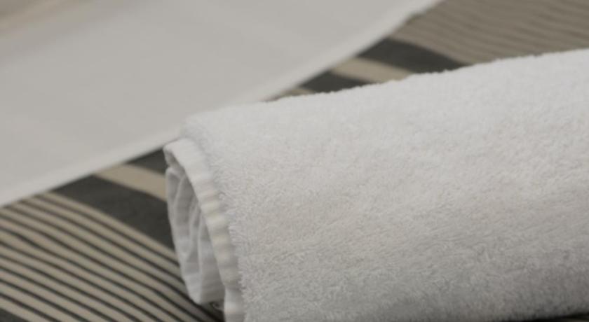 Image of Twin Shared Bathroom 7