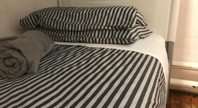 Image of Single Bed in 10-Bed Mixed Dormitory Room 15
