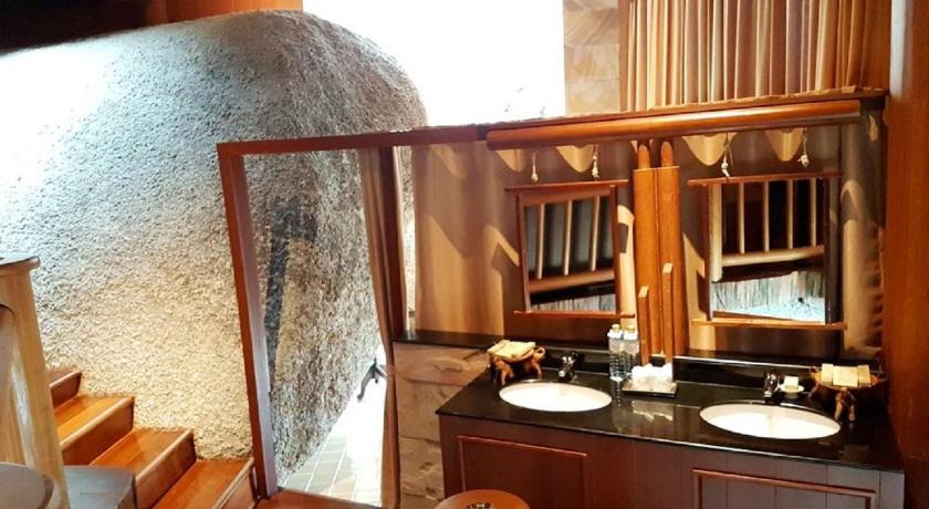 Image of Presidential Suite with Pool 2