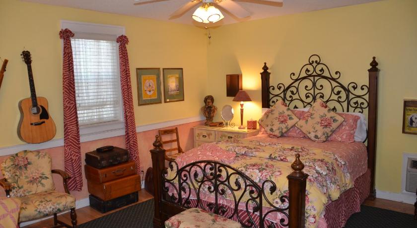 Garden Walk Inn photo