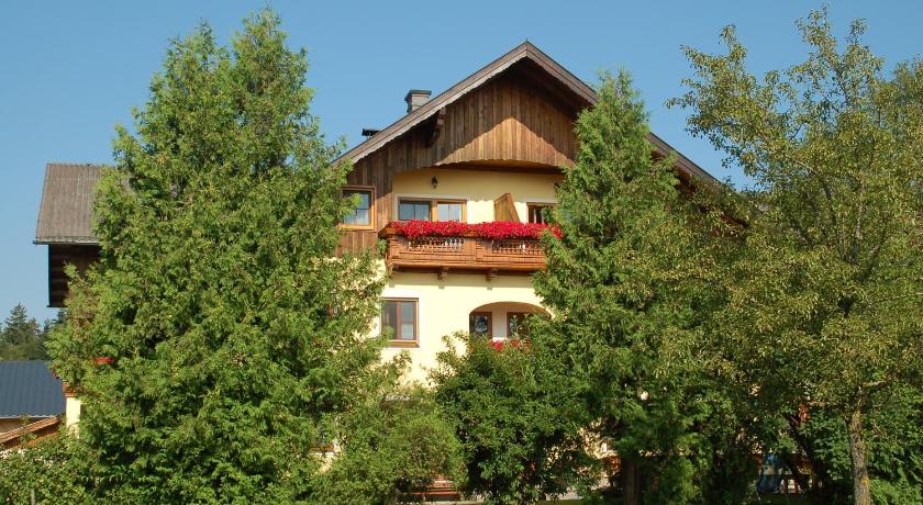 Stroblbauernhof — Hotel in Seeham