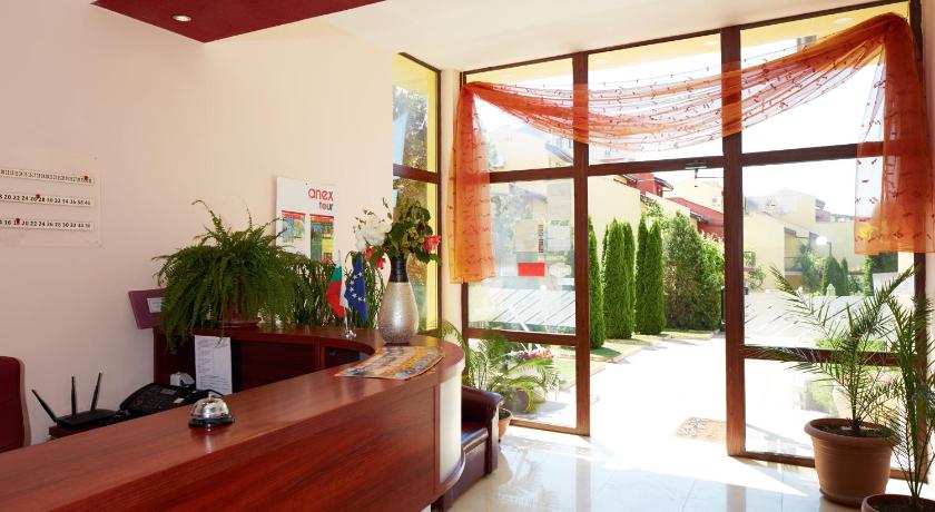 Family Hotel YALTA Свети Влас photo