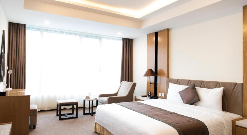 Image of Deluxe King Ocean View 3