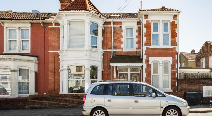 Orchard Garden Apartment - image 2