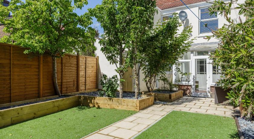 Orchard Garden Apartment - main image