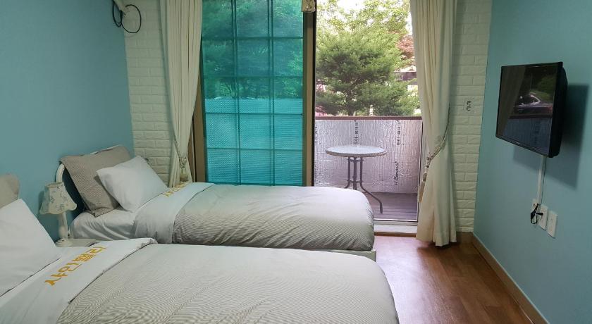 Image of Twin Room 1
