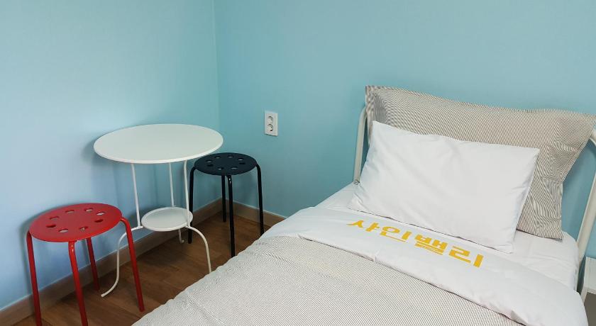 Image of Twin Room 4