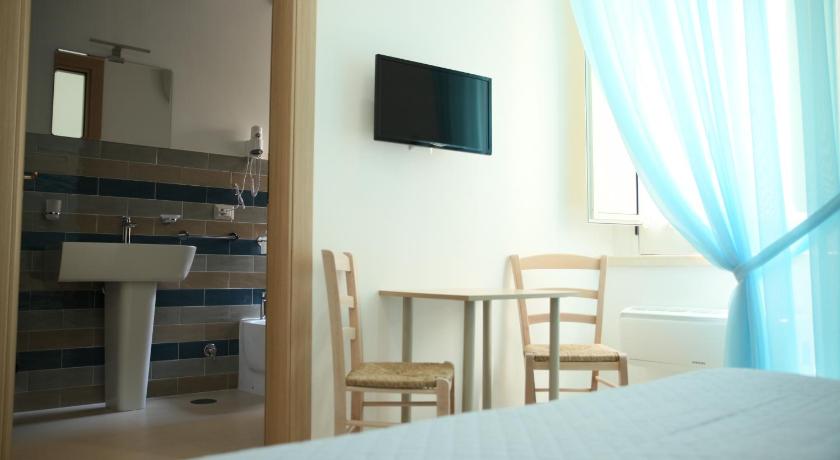 Image of Double Room with Private Bathroom 1