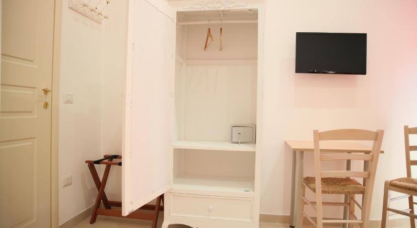 Image of Double Room with Private Bathroom 1