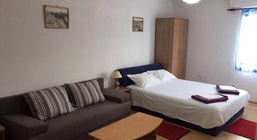 Crveno Zlato — Hotel in Biograd na Moru