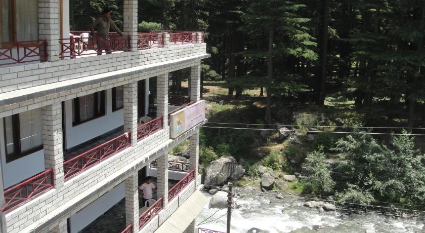 Hotel Dream Land – Manali, PA