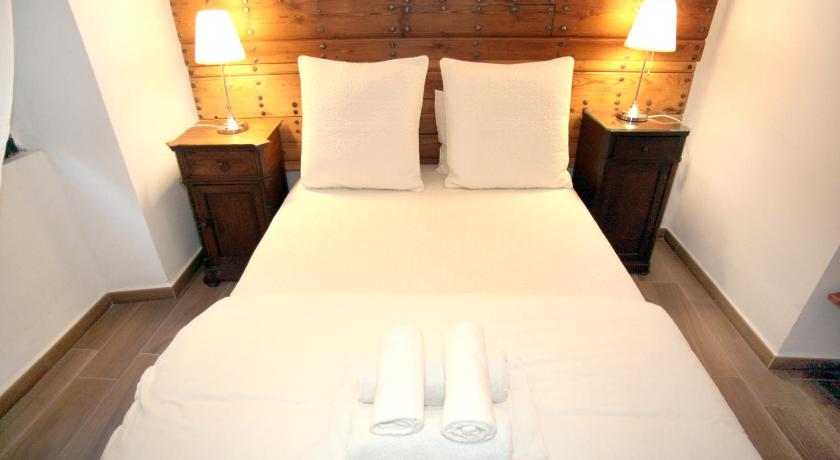 Apartamentos Pilatos King S Inn Seville Spain Photos Room