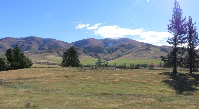 Alpine Views Burkes Pass photo