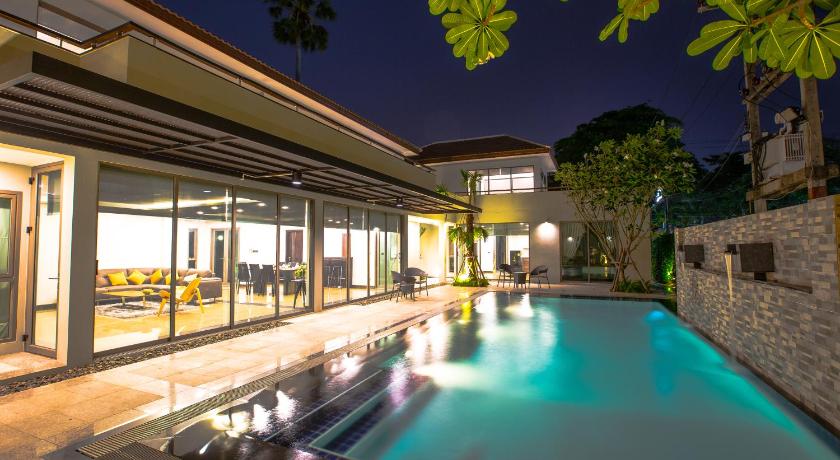 Image of Premiere Nine-Bedroom Villa with Private Pool -Beach Front 3