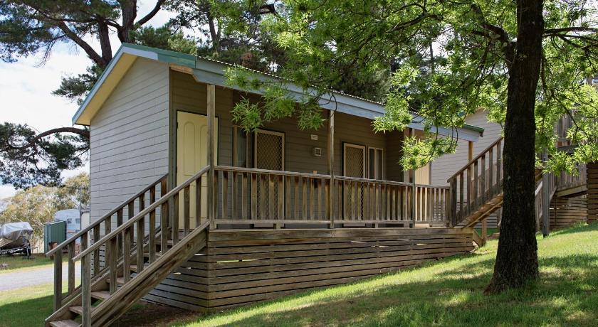 Rainbow Pines Tourist Caravan Park photo