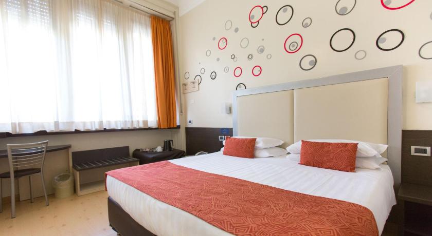 Kétszemélyes standard szoba (Double Standard Room) fotója 3