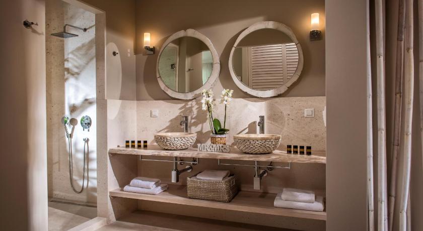 Image of Luxury Veranda Suite With hot tub 2