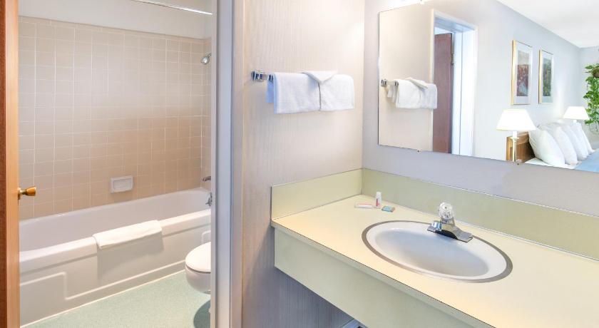 Redwood Inn photo