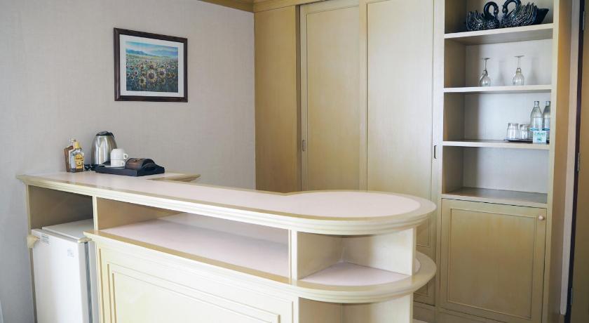 Image of Executive Double Room (No Balcony) 6