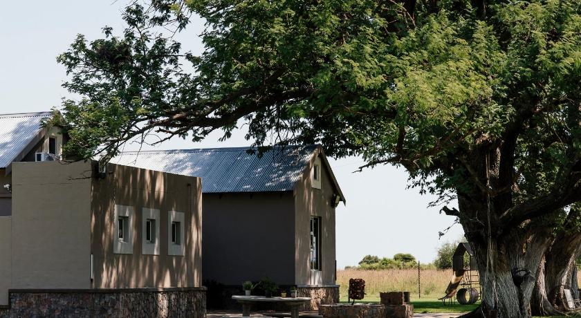 Buffalo Thorn Tree Lodge - Nearby Sun City