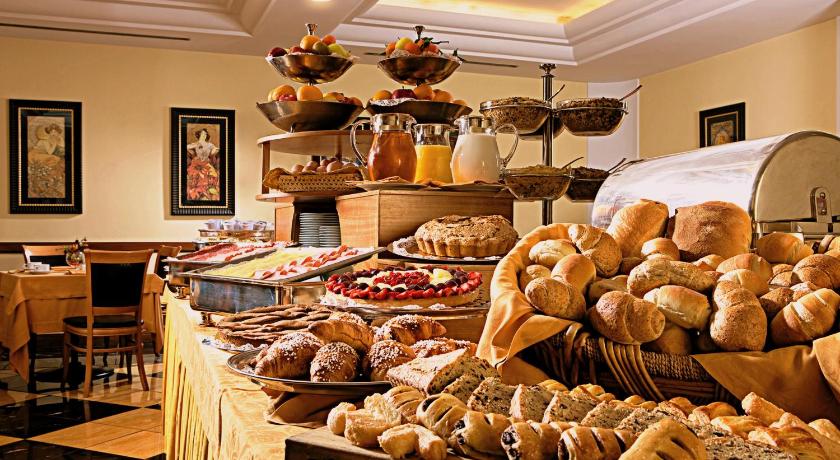 Ramada Naples City Centre
