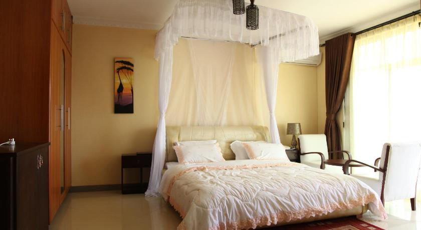 Nican Resort Hotel - image 2