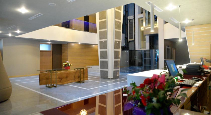 Ramada by Wyndham Constanta - image 5