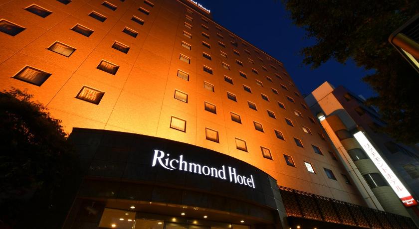 a large building with a clock on the front of it, Richmond Hotel Hamamatsu in Hamamatsu