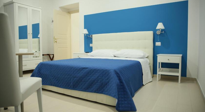Image of Quadruple Room with Private Bathroom 0
