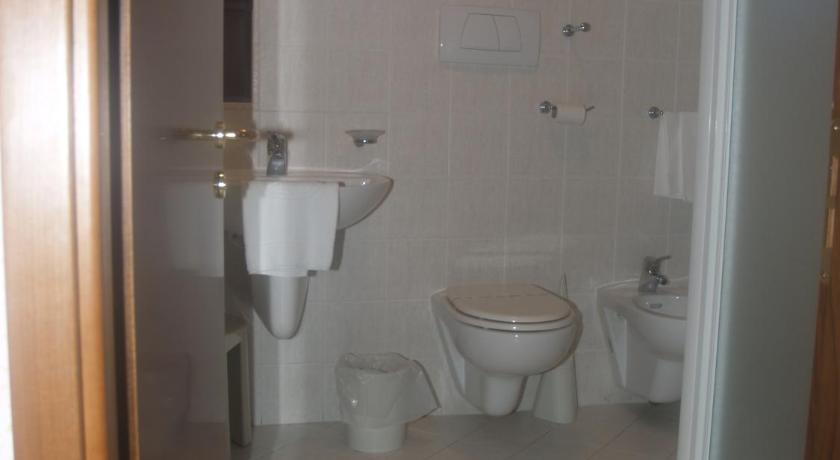 Фото: Трехместный номер (Triple Room) 10