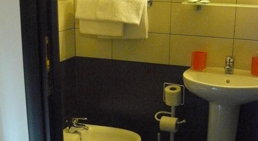 Bathroom, Hotel Vittoriano in Turin