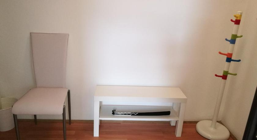 Mia Airport studio apartment photo