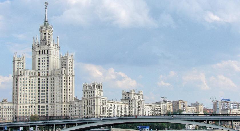 Kotelnicheskaya Royal Tower photo