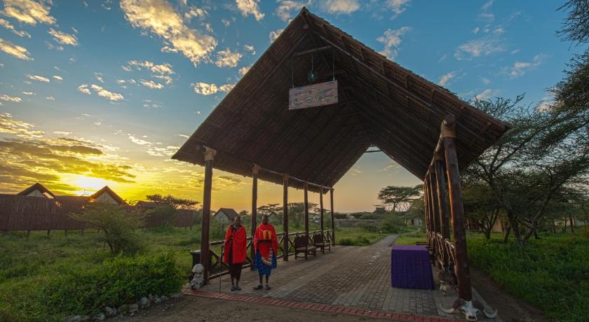 Lake Ndutu Luxury Tented Lodge photo