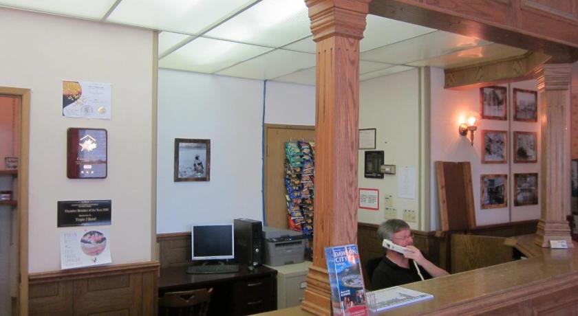 Triple J Hotel photo