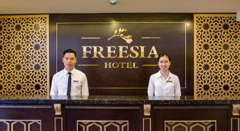 a man and a woman standing next to each other, Sapa Freesia Hotel in Sapa