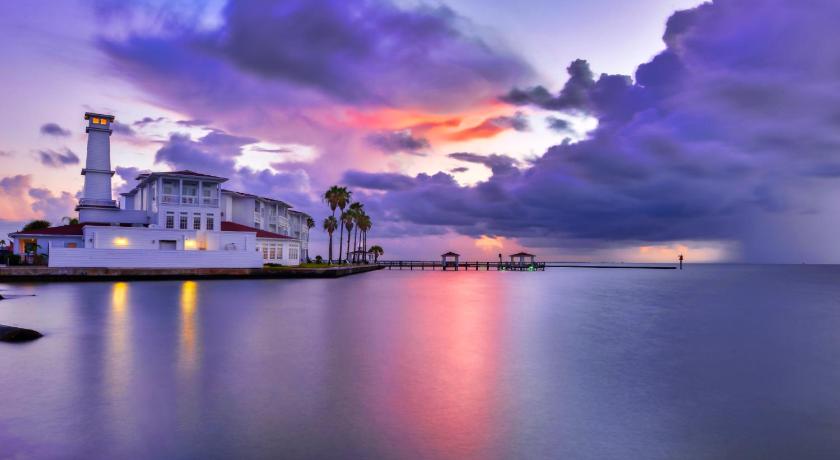 Lighthouse Inn at Aransas Bay