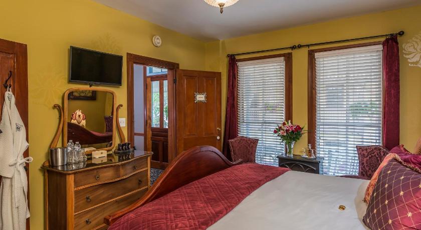 Carriage Way Inn Bed & Breakfast Adults Only - 21 years old and up