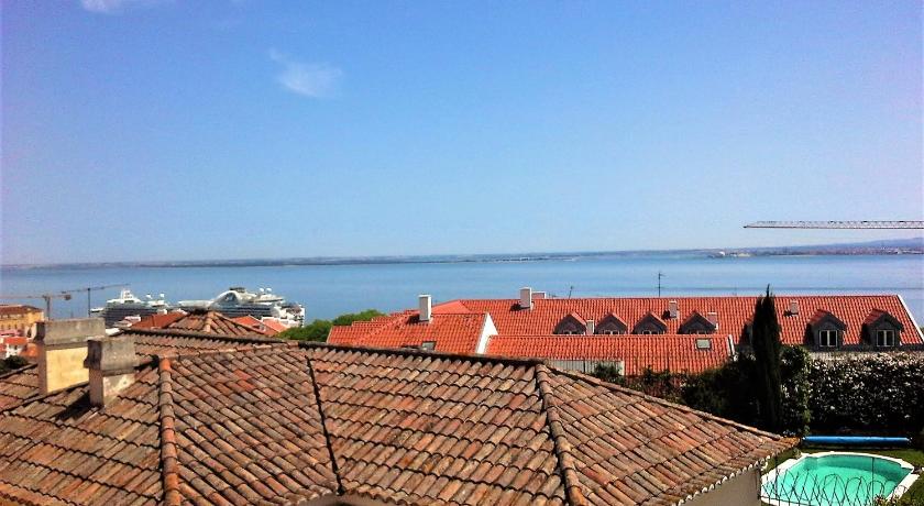 รูปของOne-Bedroom Apartment with Private Terrace and River View 16