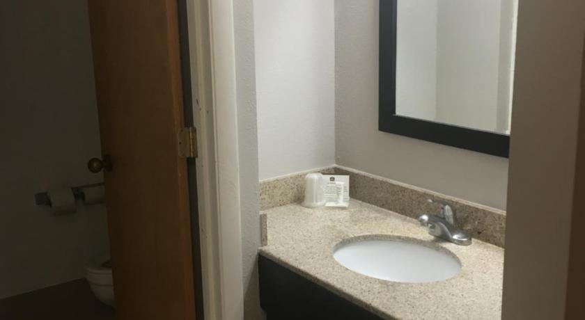 Country Inn & Suites by Radisson, Indianapolis East, IN