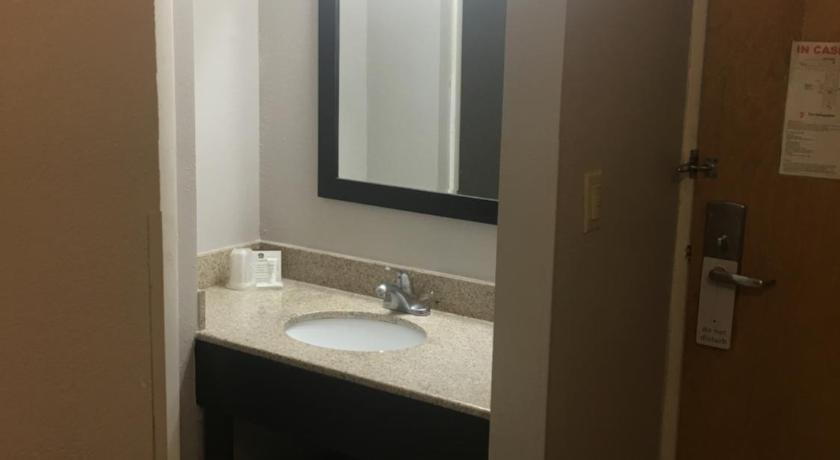 Country Inn & Suites by Radisson, Indianapolis East, IN