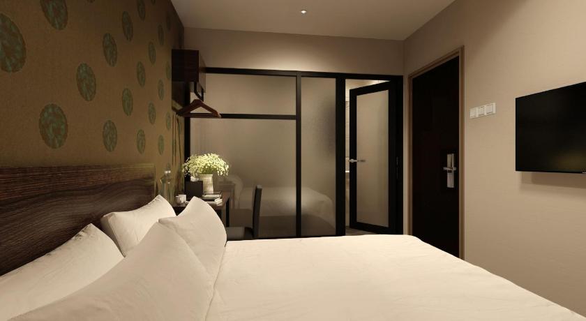 Image of Queen Room without Window 5