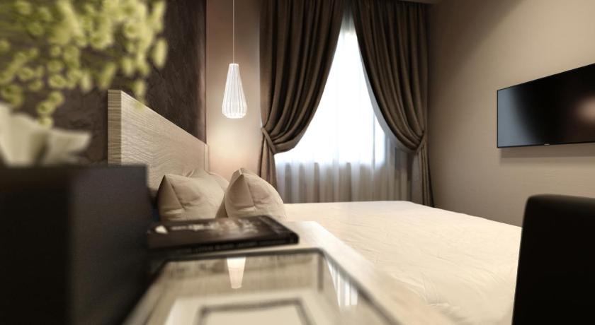 Image of King Room without Window 11