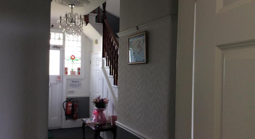 プリマス Alma Lodge Guest House 4つ星 ホテル プール