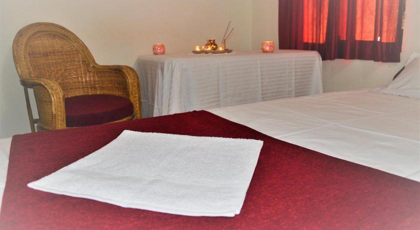 Vedansha Retreat Center Government College Road Tapovan - 