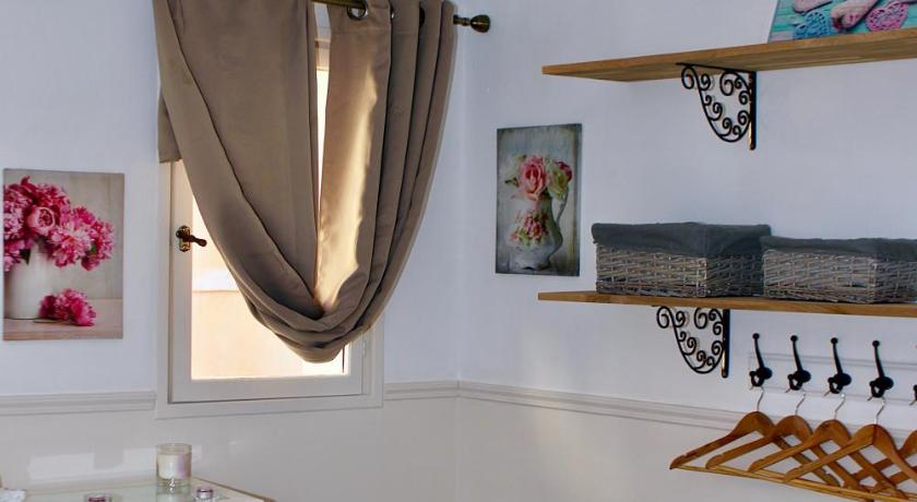 Nuitees Aixoises — Hotel in Aix-en-Provence