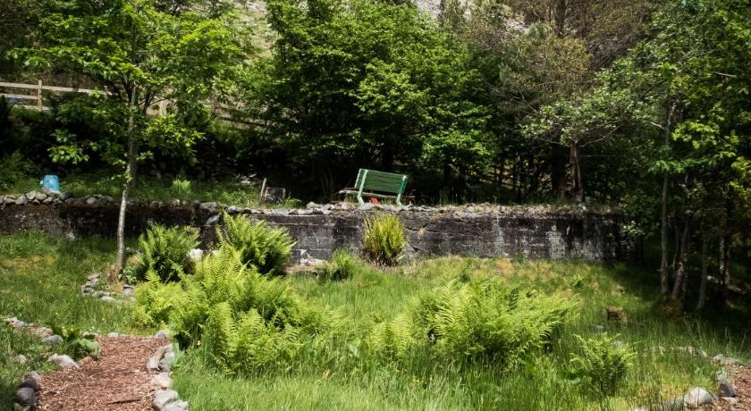a garden area with a bench and some bushes, YHA Helvellyn in Glenridding