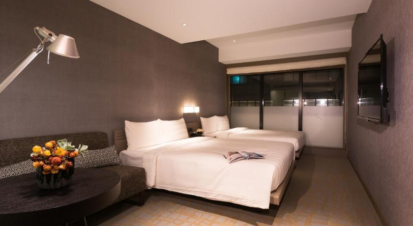 Image of Superior Family Room without View 3