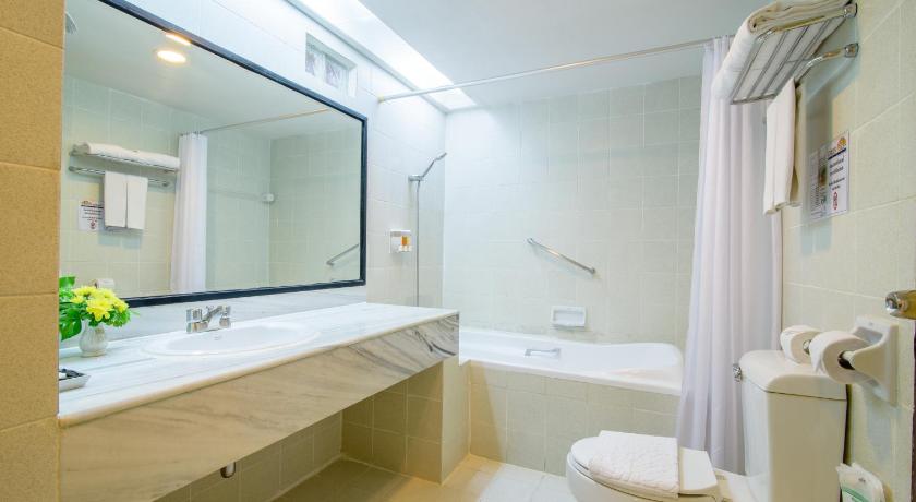 รูปของห้องสวีทแบบหนึ่งห้องนอนพร้อมวิวทะเล (One-Bedroom Suite with Sea View) 2