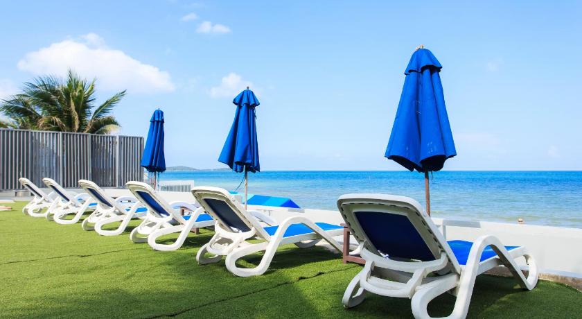 a row of lawn chairs sitting on top of a beach, Samui Resotel Beach Resort (SHA Extra Plus) in Koh Samui